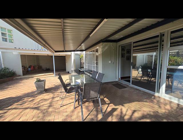 3 BEDROOM FREEHOLD FOR SALE IN BRACKENDOWNS
